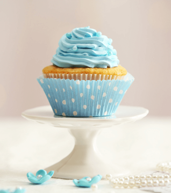 Frosting Cupcakes